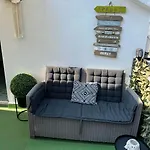 Dolce - 40 M To The Sea & Beach-sleeps 3 * Milna (Brac)