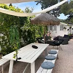 Dolce - 40 M To The Sea & Beach-sleeps 3 * Milna (Brac)