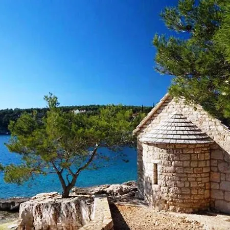 Dolce - 40 M To The Sea & Beach-sleeps 3 * Milna (Brac)